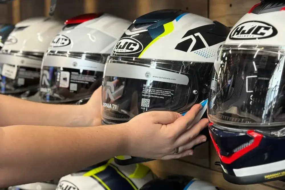 Rodzaje kask&oacute;w motocyklowych integralny szczękowy otwarty