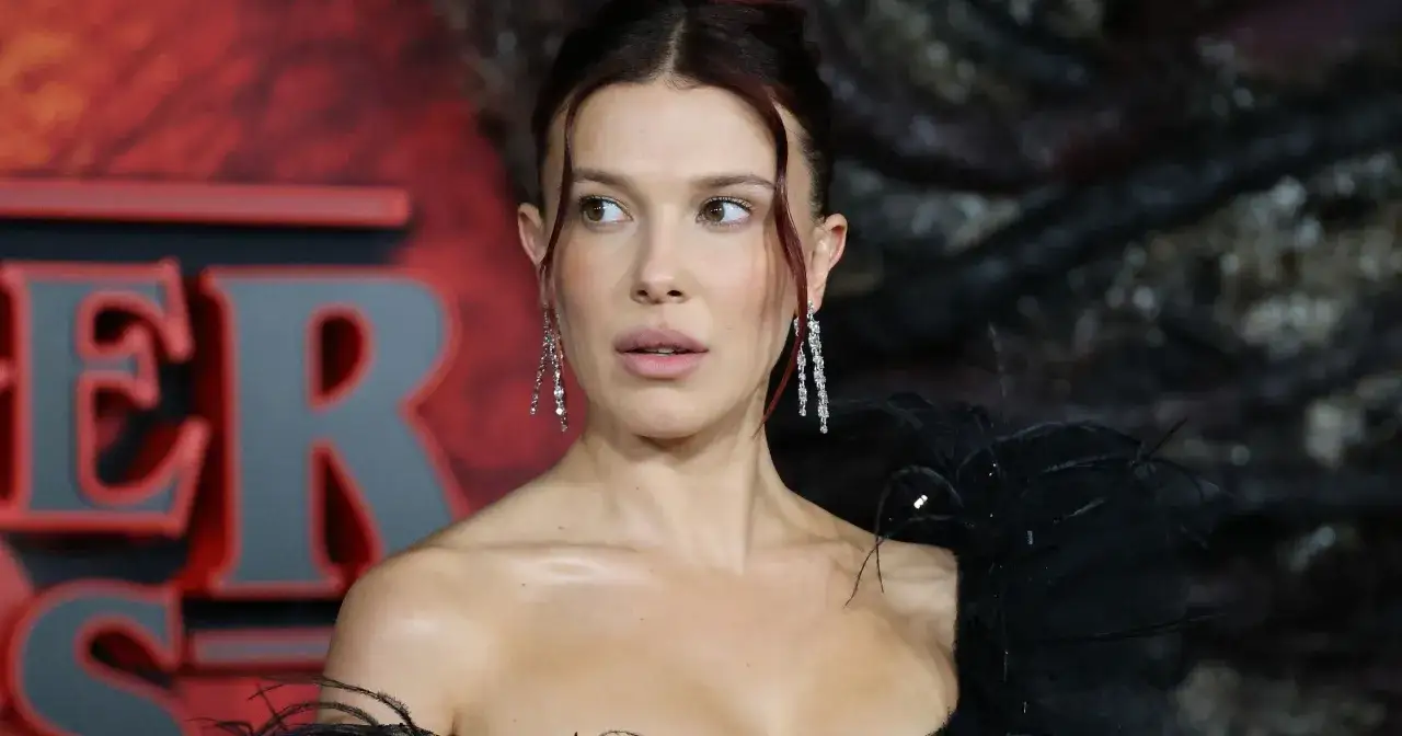 Millie Bobby Brown na premierze Stranger Things. Serial zarobił miliony, a ona błyszczy w diamentach.