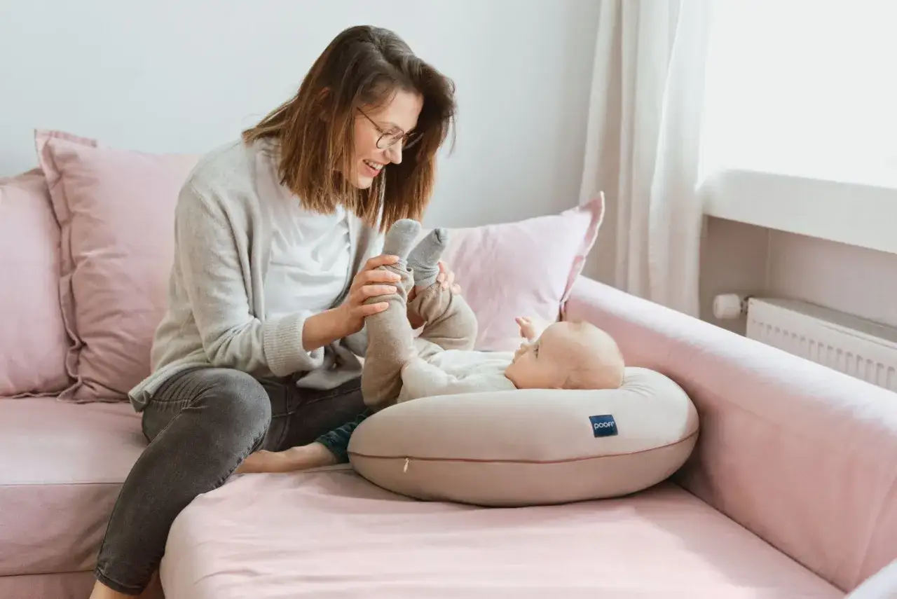 porównanie poduszek do karmienia Poofi Motherhood