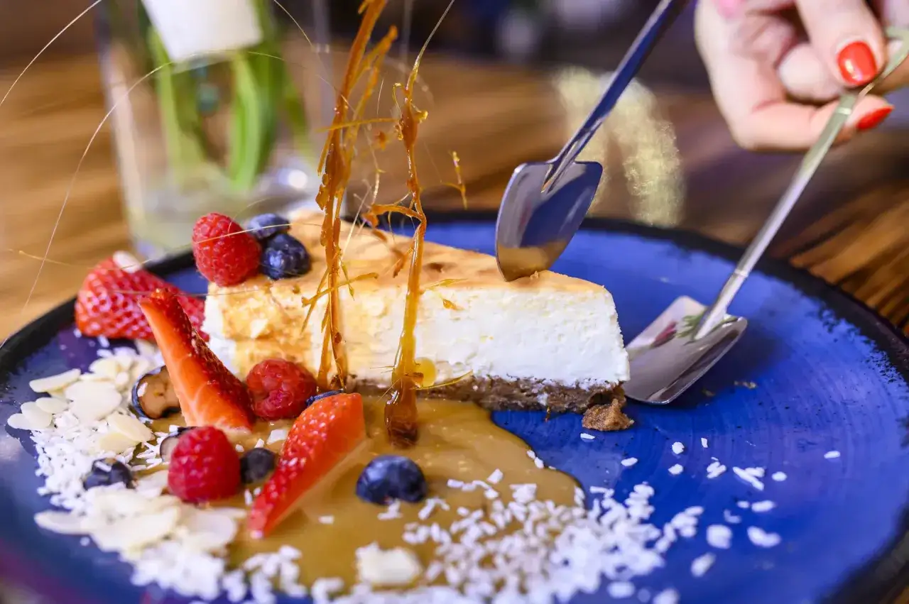 Rodzaje sernik&oacute;w: krakowski, baskijski, z rosą