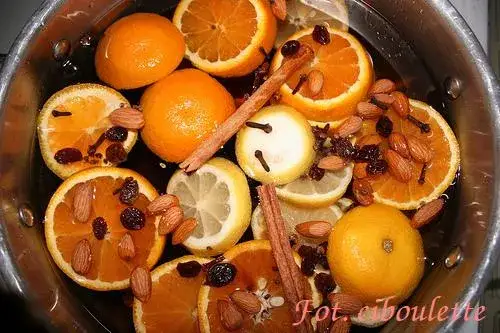 owoce i przyprawy do wina