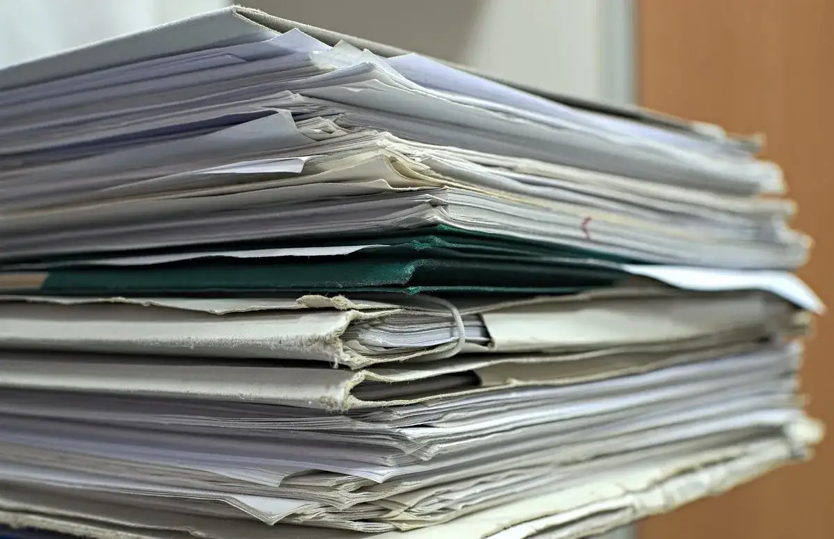 dokumenty upadłość konsumencka stos papier&oacute;w