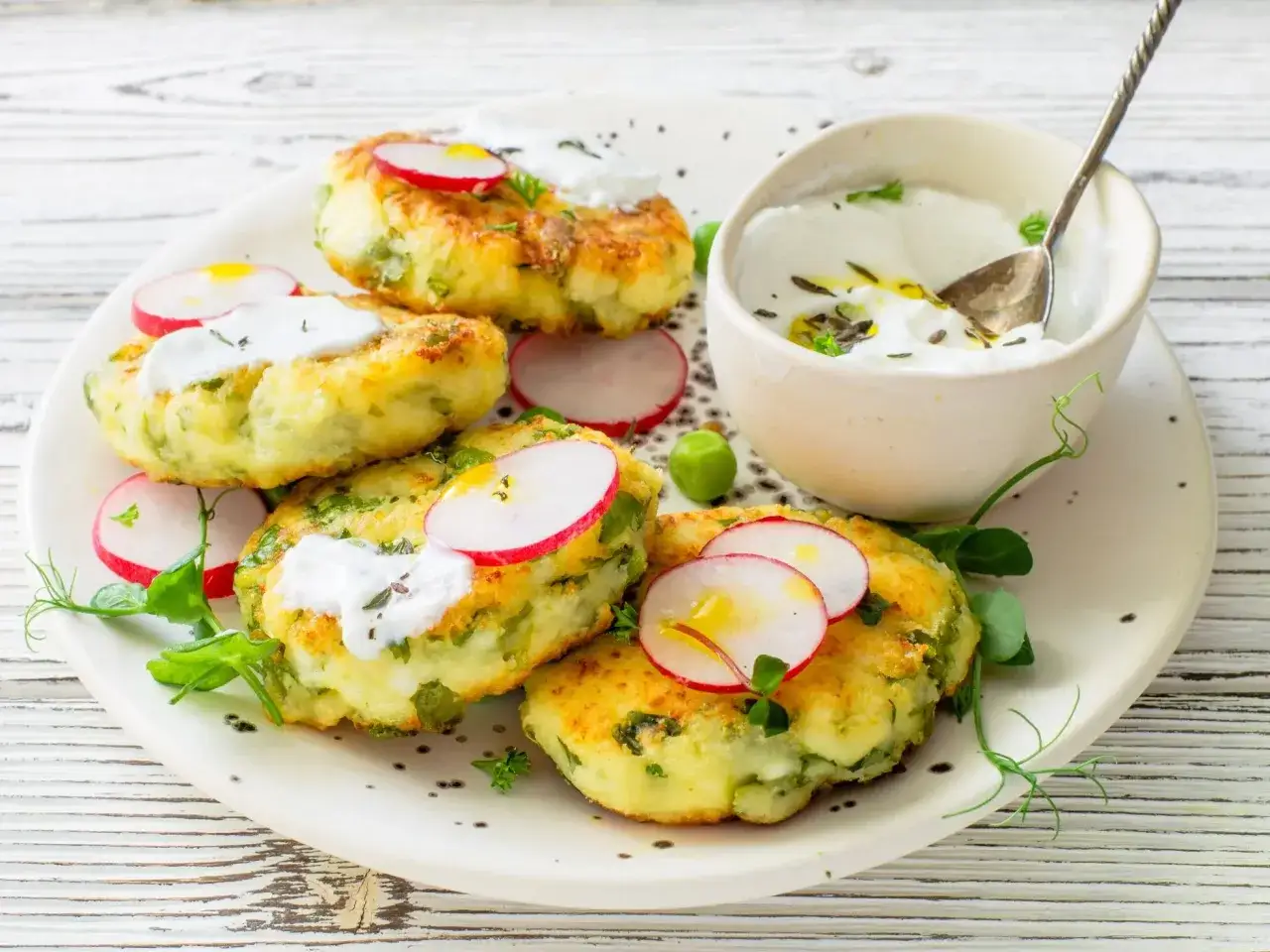 różnorodność słodkich dań z twarogu