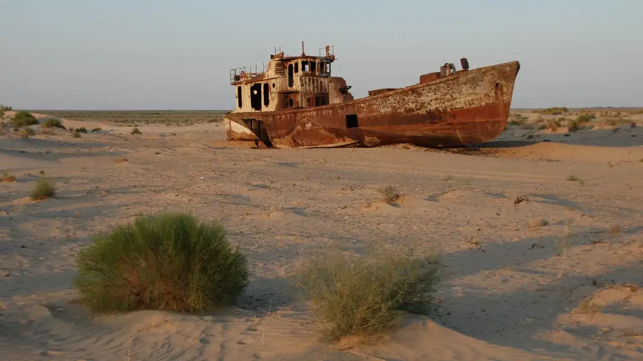 Cmentarzysko statk&oacute;w w Mojnaku, Morze Aralskie