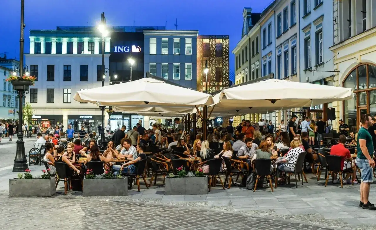 Bydgoszcz Stary Rynek restauracje nocą