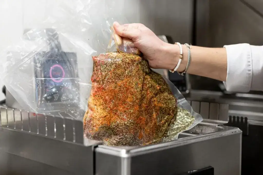 Nowoczesny świąteczny obiad sous-vide pulled pork