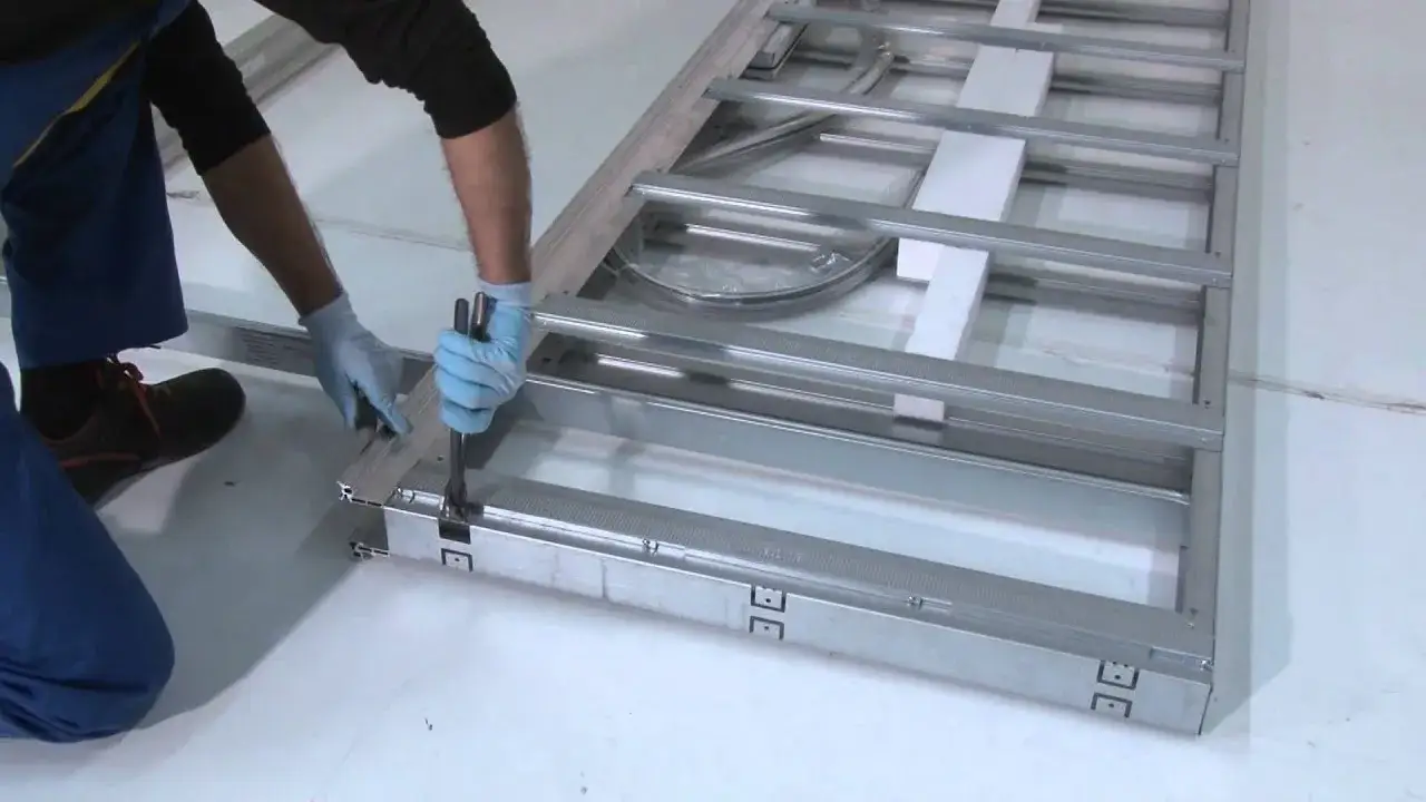 Montaż kasety drzwi przesuwnych w ścianie