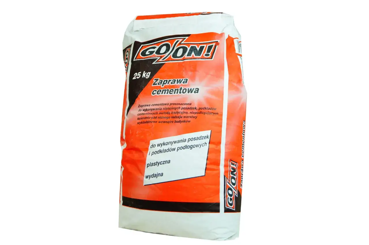 Worek zaprawy cementowej gotowej GO/ON! 25 kg, idealna do wykonania posadzek i podkładów podłogowych.