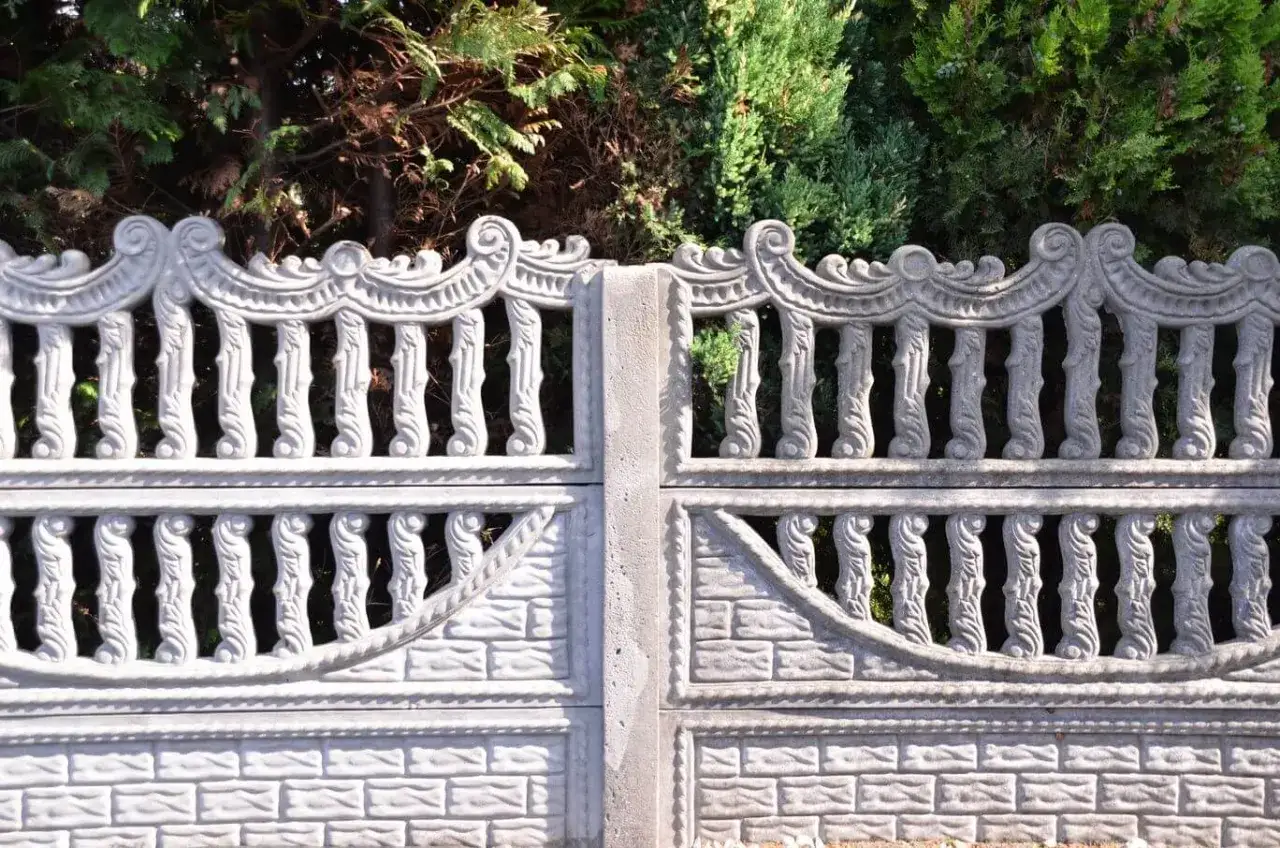 Usuwanie białych wykwit&oacute;w z betonu