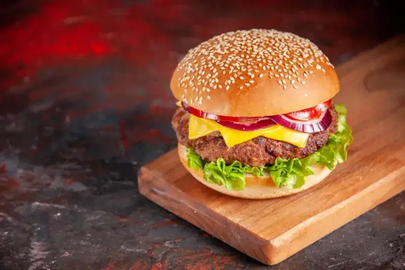 spalanie kalorii cheeseburger