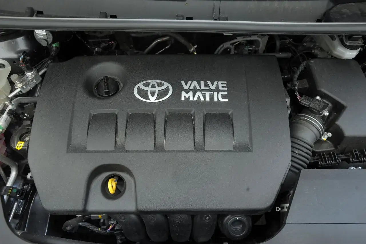 Silnik Valvematic w Toyota Verso. Wady i zalety tego silnika to m.in. jego niezawodność i oszczędność paliwa.