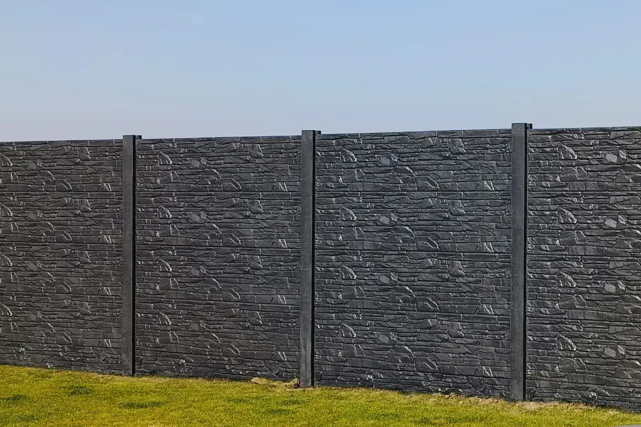 sąsiedzi sp&oacute;r o płot