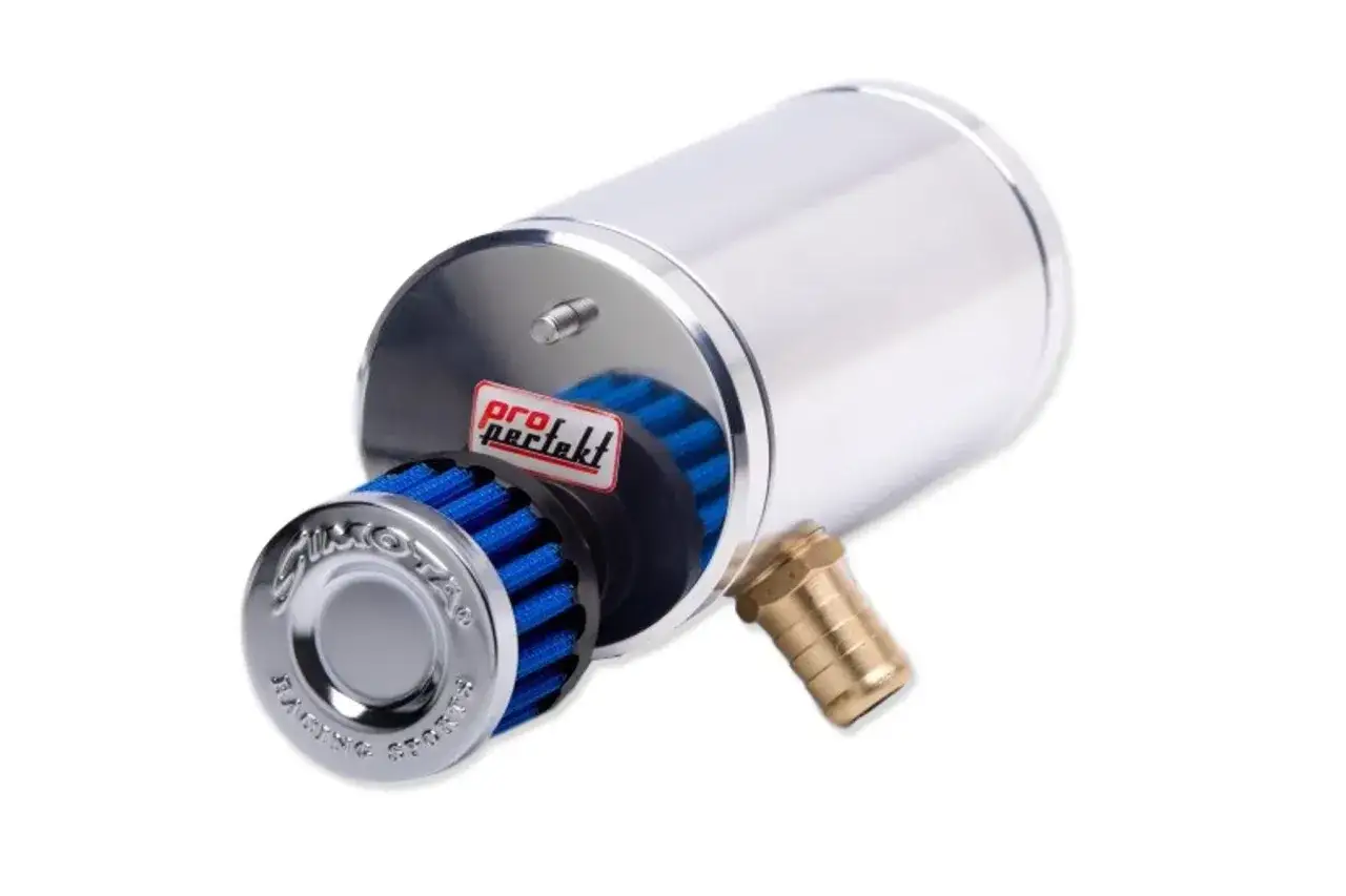 Błyszczący zbiornik oleju, czyli oil catch tank, z niebieskim filtrem i mosiężnym króćcem. Idealny do tuningu.