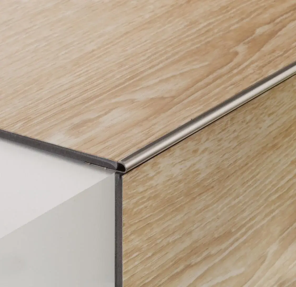 r&oacute;żne profile schodowe do paneli