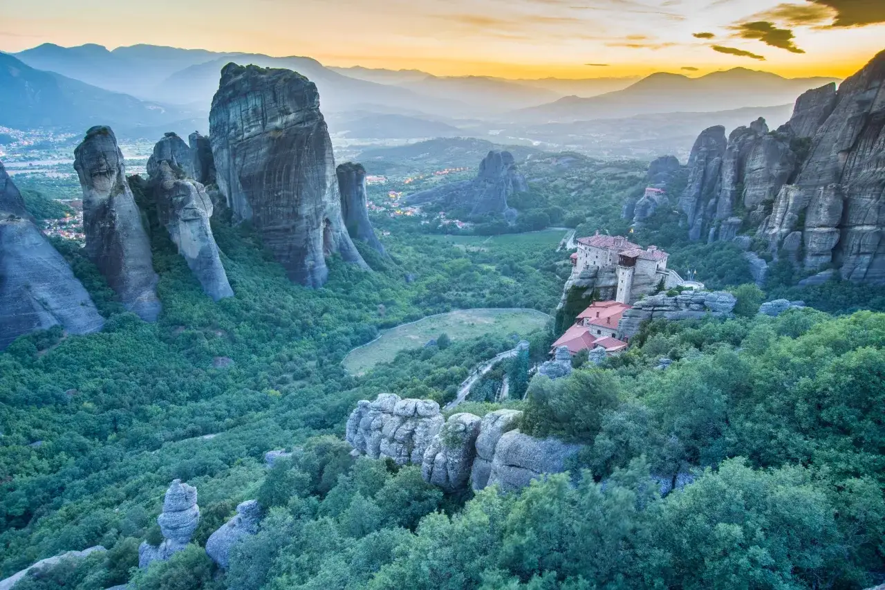 Meteory Grecja klasztory skały