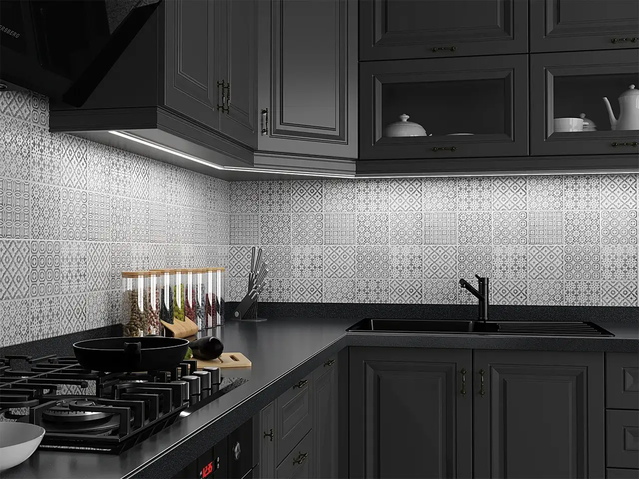 Nowoczesna kuchnia z czarnymi szafkami i wzorzystymi płytkami. Dyskretna taśma LED pod szafkami kuchennymi podkreśla estetykę wnętrza.