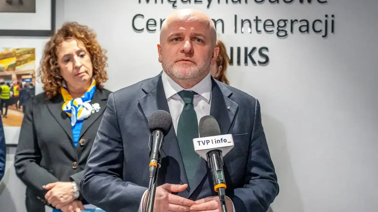 Paweł Kowal i Joanna Frydrych: polityczna rywalizacja o władzę w KO.