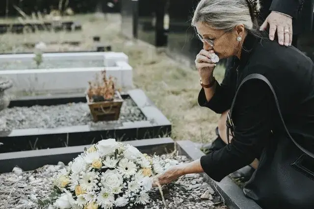 Zdjęcie Jak napisać list pożegnalny po śmierci: Poruszające słowa