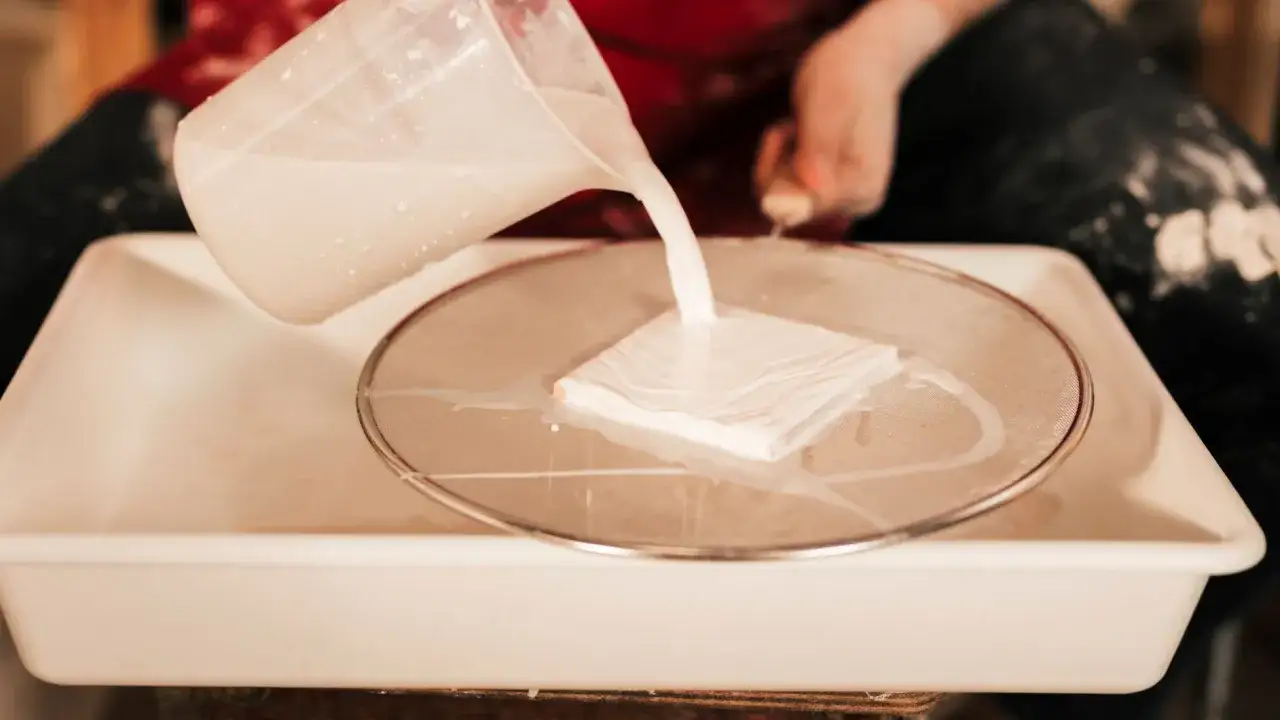 Zdjęcie Jak przygotować kafelki do malowania, aby uniknąć błędów i zniszczeń