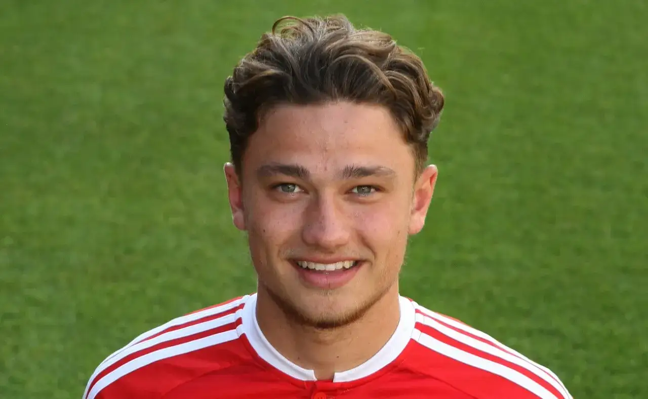 Zdjęcie Matty Cash wzrost - jak jego wysokość wpływa na grę piłkarza