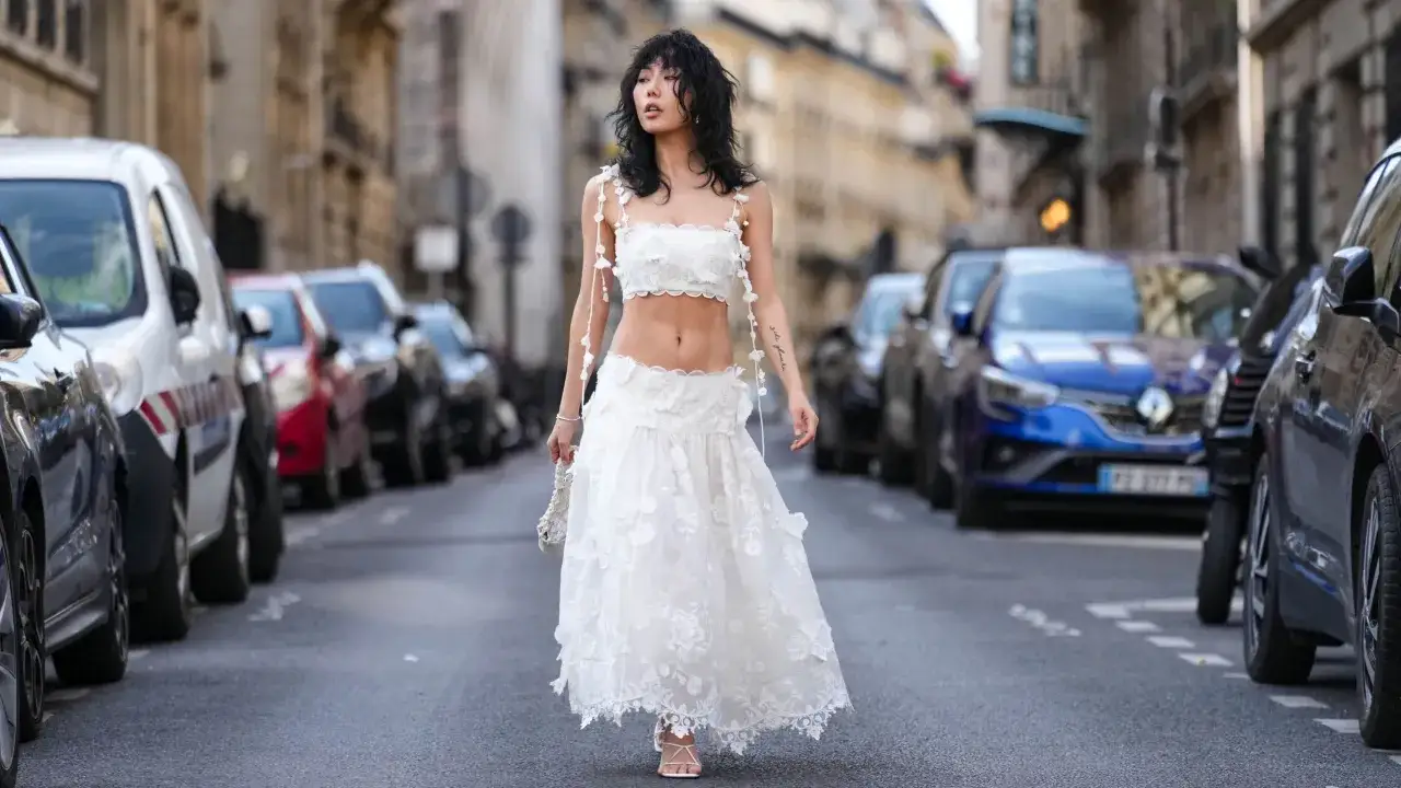 Zdjęcie Falda blanca Bershka: &iquest;C&oacute;mo combinarla y lucirla impecable?