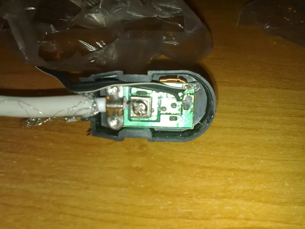 Zdjęcie Objawy uszkodzonej płytki w antenie – jak rozpoznać problemy z sygnałem