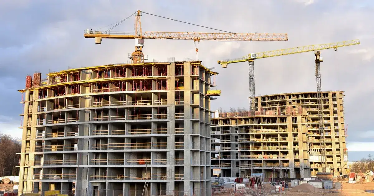 Zdjęcie Ile zarabia deweloper miesięcznie? Zaskakujące różnice w pensjach w Polsce