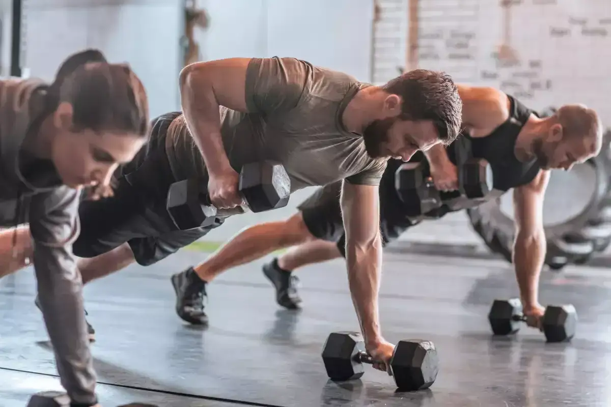 Zdjęcie Na czym polega trening crossfit? Kluczowe zasady i korzyści