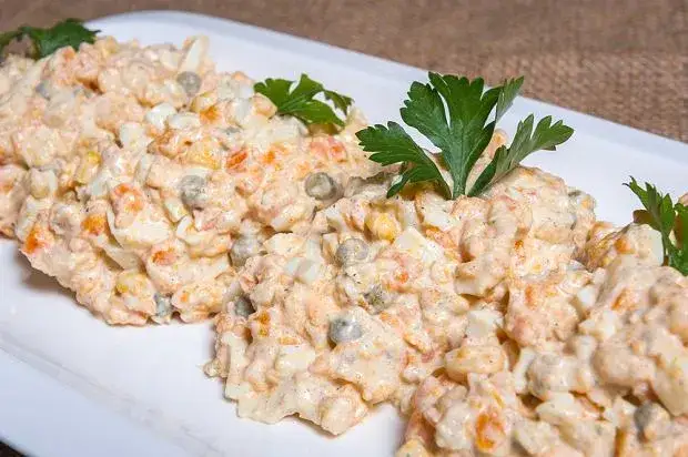 Zdjęcie Jak zrobić sałatkę jarzynową – łatwy przepis na pyszne danie na każdą okazję