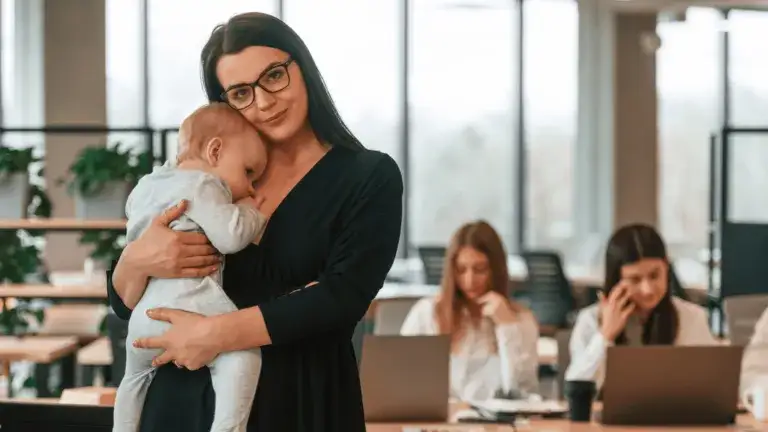Zdjęcie Karmienie piersią do kiedy kodeks pracy? Poznaj swoje prawa i zasady