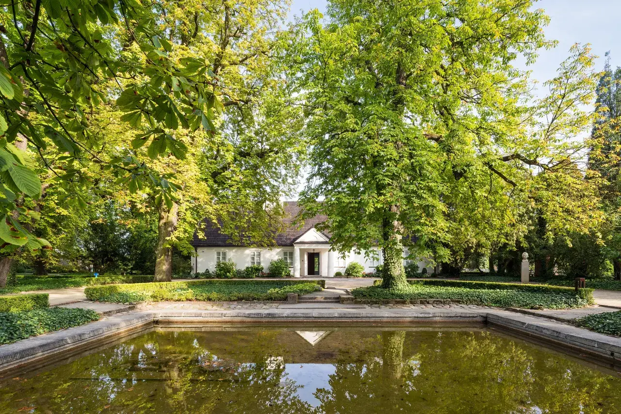 Zdjęcie Dworek Chopina w Żelazowej Woli - historia, atrakcje i koncerty