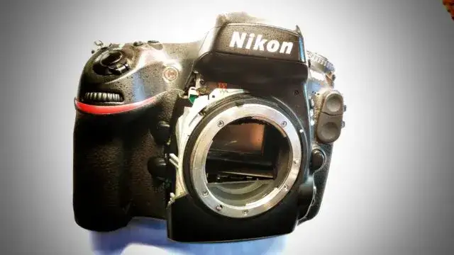 uszkodzony aparat po zalaniu upadku