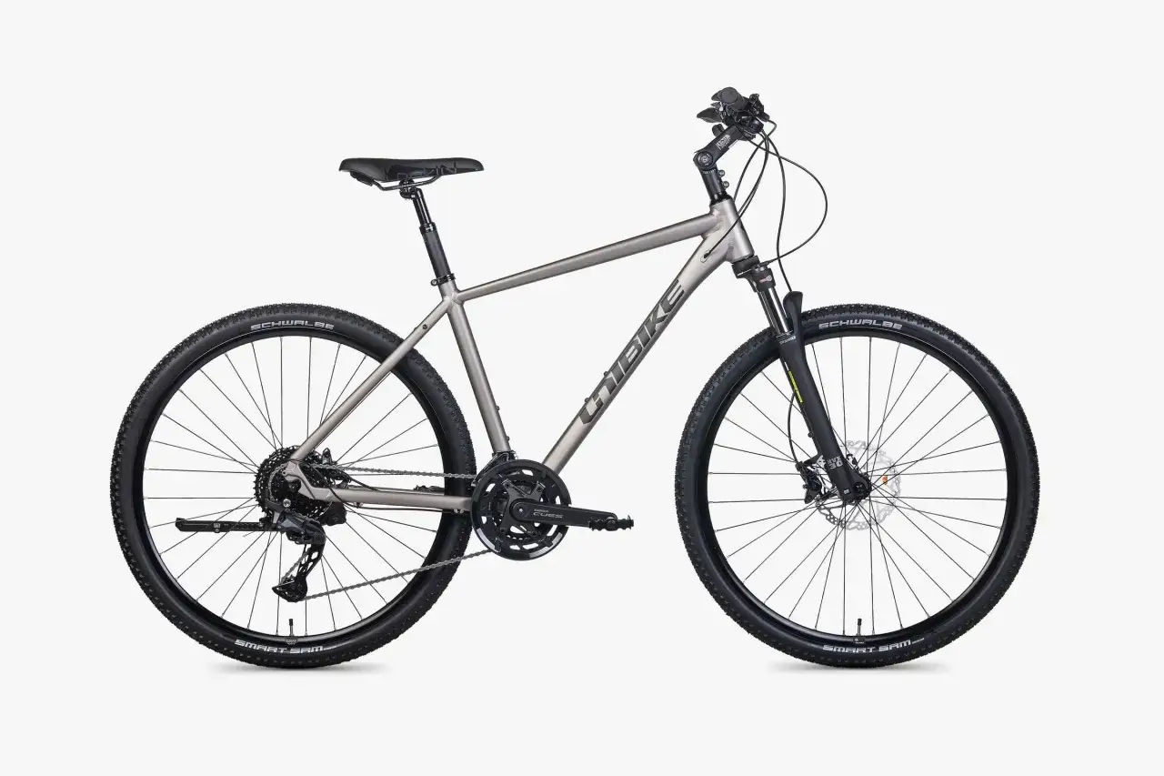 Szary rower Unibike Viper z oponami Schwalbe Smart Sam, gotowy na każdą trasę.