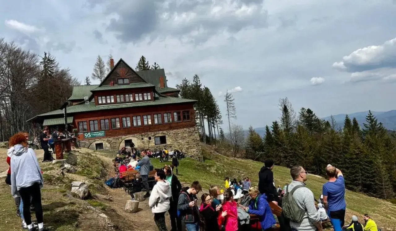 turysta w schronisku regulamin