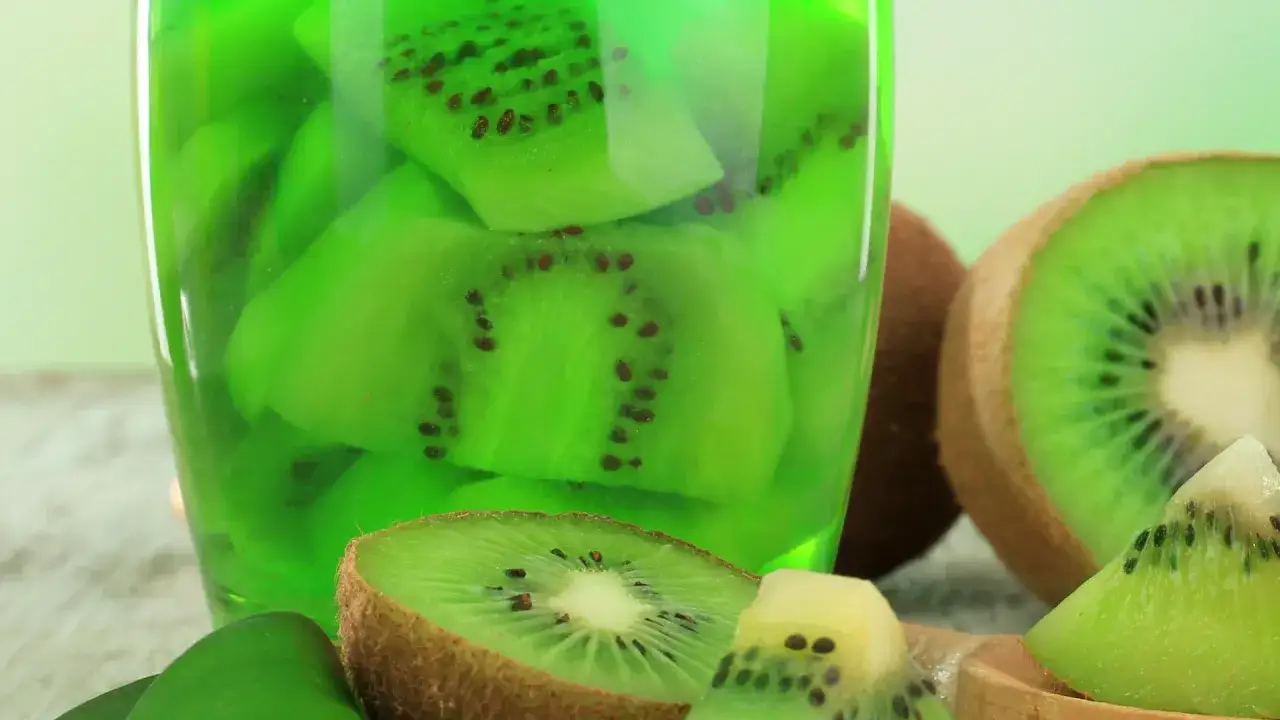 owoce zakazane w galaretce kiwi ananas