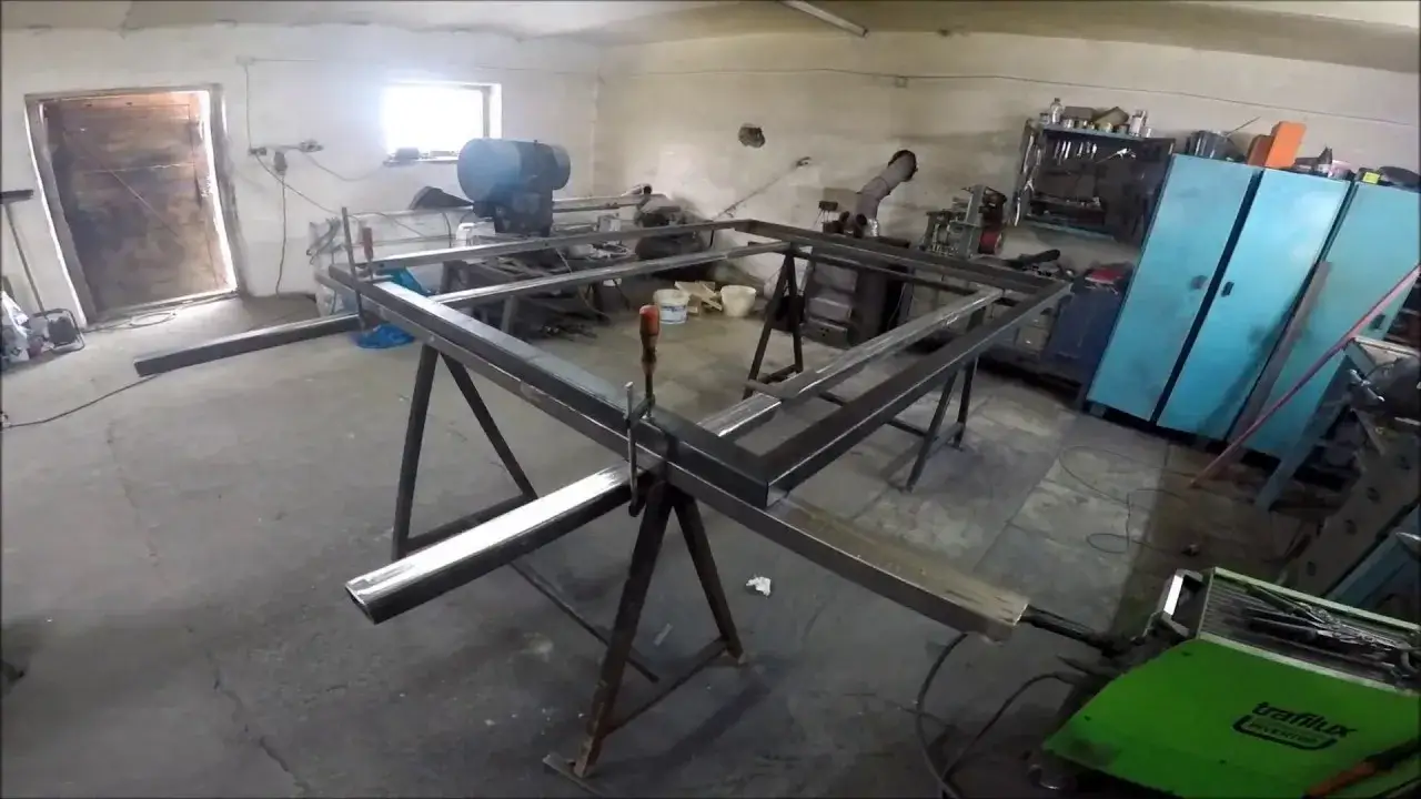 Spawanie ramy drzwi garażowych z profili