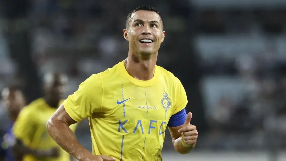 Cristiano Ronaldo w koszulkach r&oacute;żnych klub&oacute;w