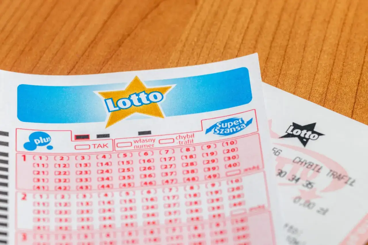 Kupony Lotto z polami do zaznaczenia liczb. Czy w mini lotto występuje gwarantowana pula wygranych i kumulacja?