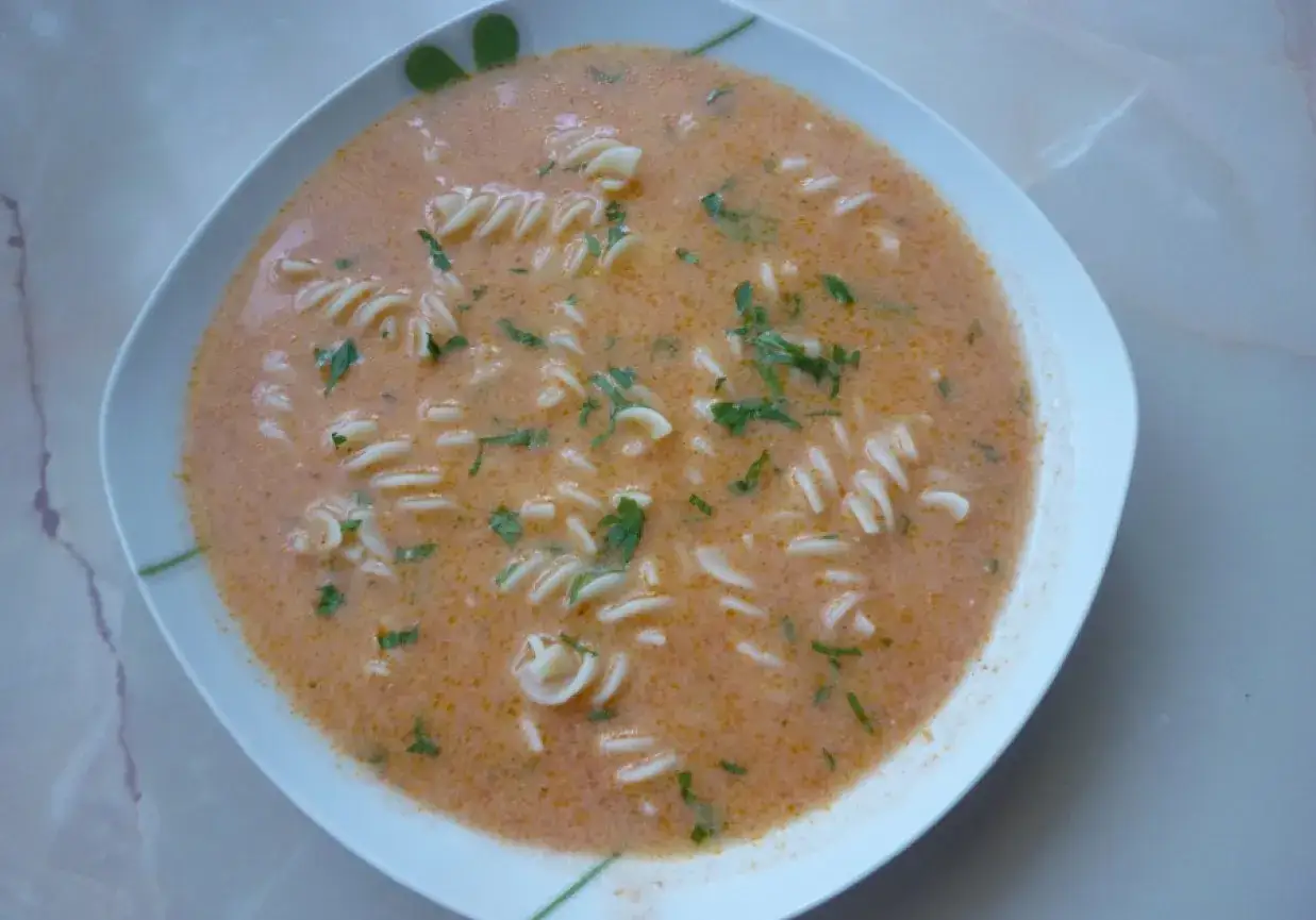 zupa pomidorowa ze śmietaną