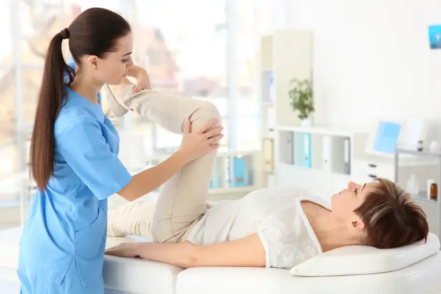 pacjent wybiera rehabilitację fizjoterapia