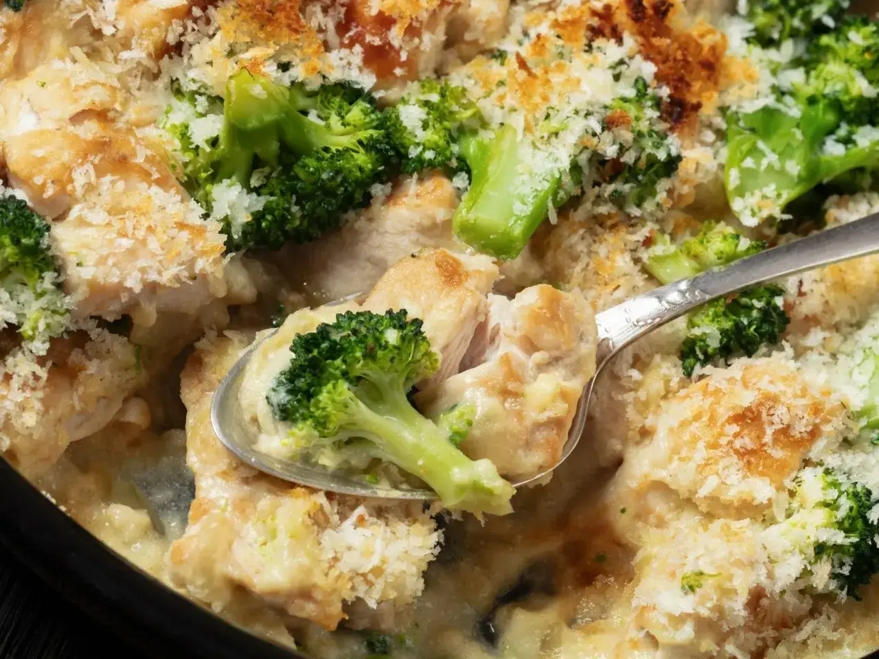 Zapiekanka z brokułami i kurczakiem gotowa