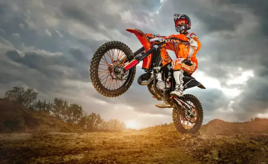 Zdjęcie Jakie prawo jazdy na crossa? Wszystko, co musisz wiedzieć o wymaganiach i ograniczeniach