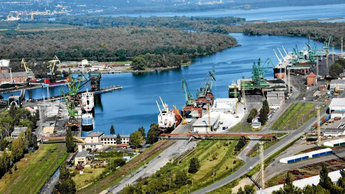 Port Szczecin statki kontenerowe / Widok na port Szczecin