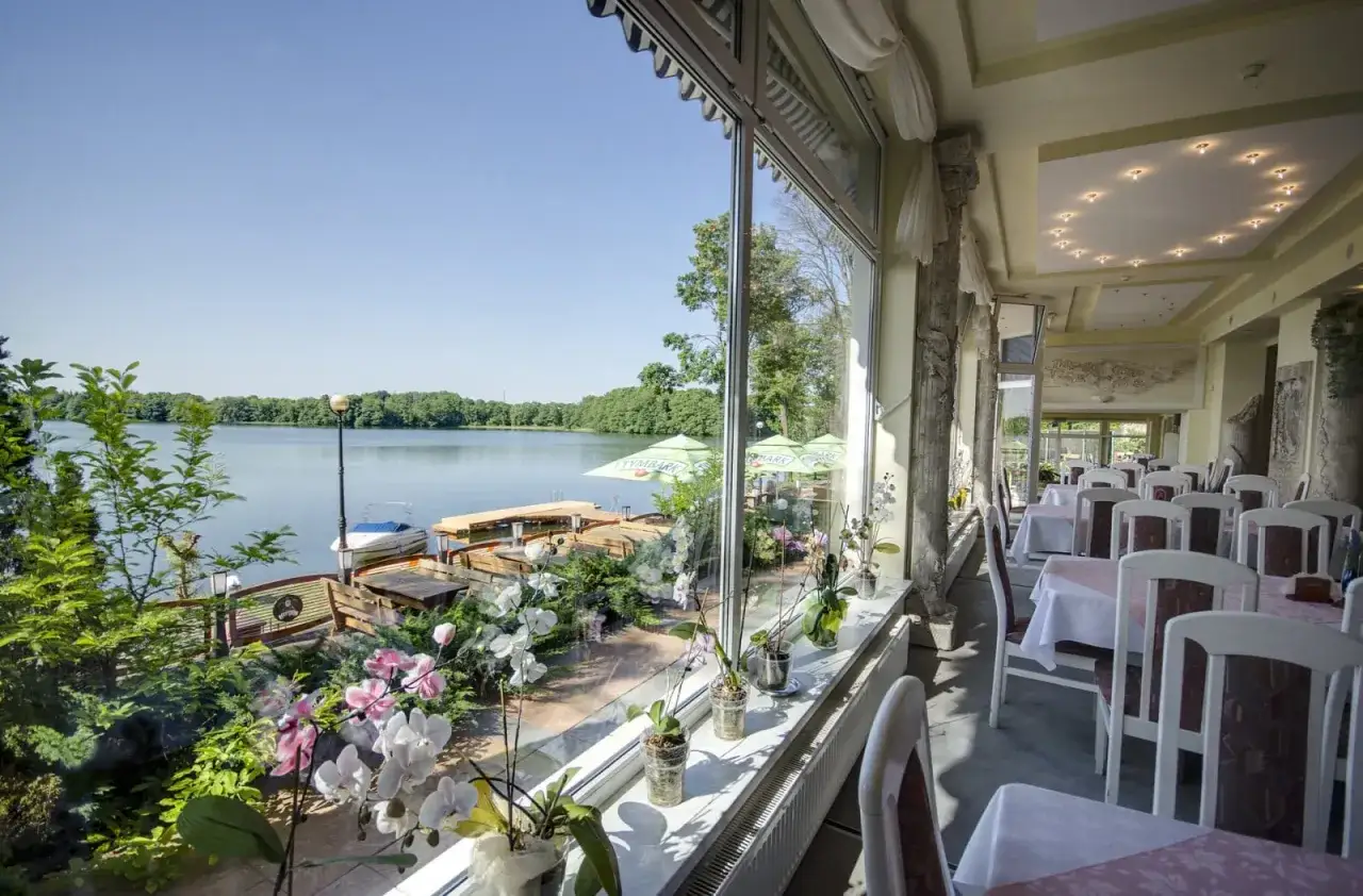 Restauracja Mrągowo widok na jezioro Czos