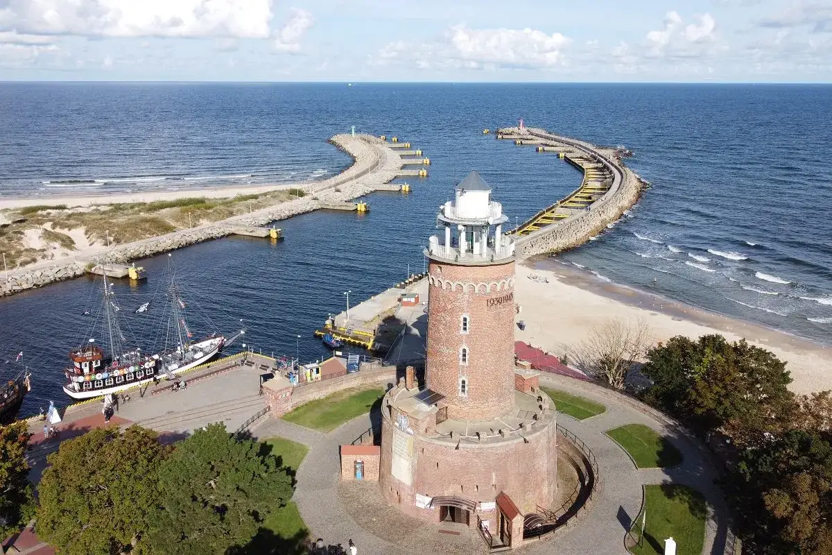 Kołobrzeg latarnia morska i molo
