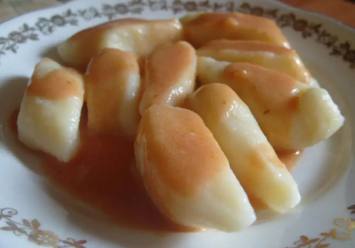 Kopytka w sosie pomidorowym. Pyszny, domowy sos do kopytek, kt&oacute;ry sprawia, że danie jest jeszcze bardziej apetyczne.