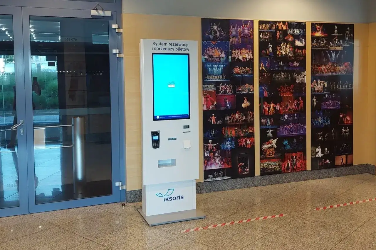 Biletomat w Teatrze Muzycznym Gdynia. System rezerwacji i sprzedaży biletów, gdzie można kupić bilety ulgowe na spektakle.