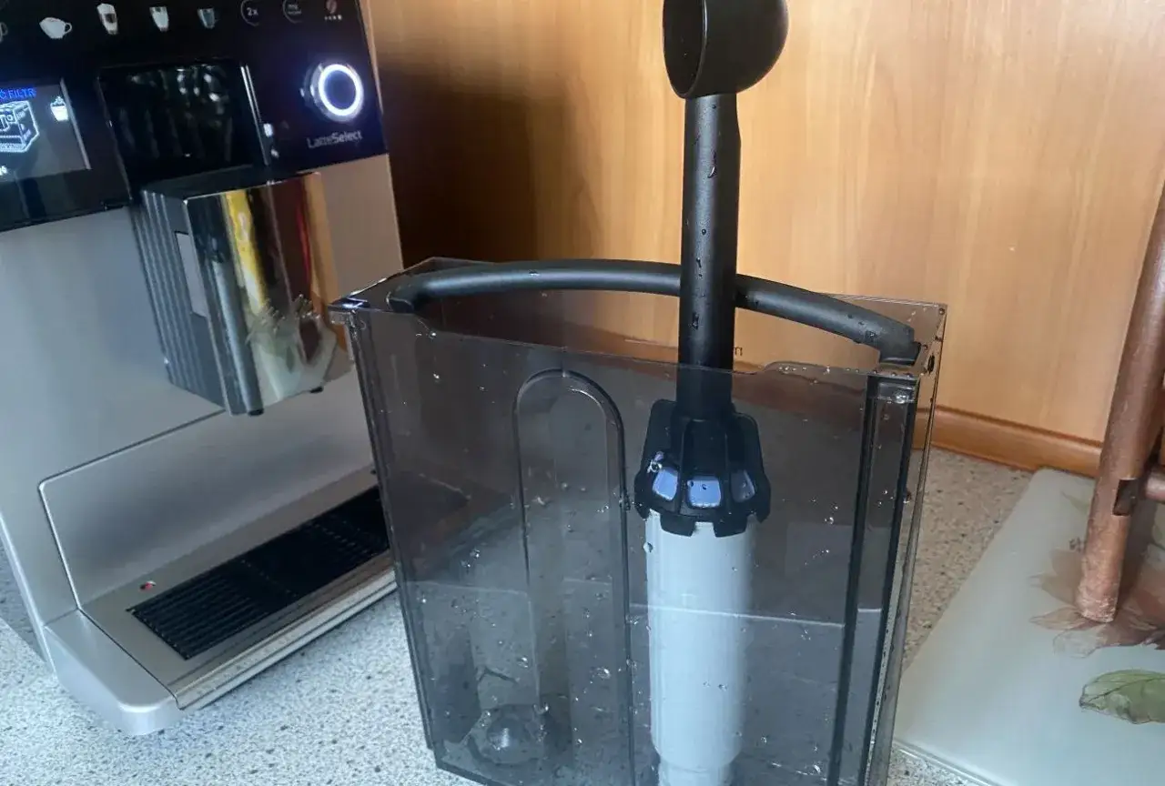 Zdjęcie Jak odpowietrzyć ekspres do kawy Delonghi i uniknąć problemów z wodą