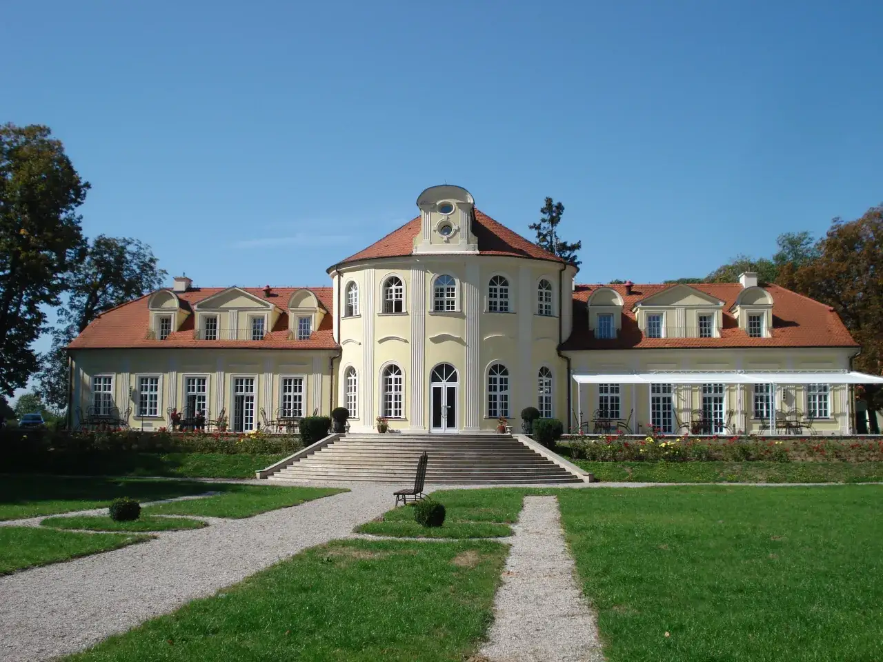 Zdjęcie Pałac w Sokolnikach: Fascynująca historia i architektura czekają