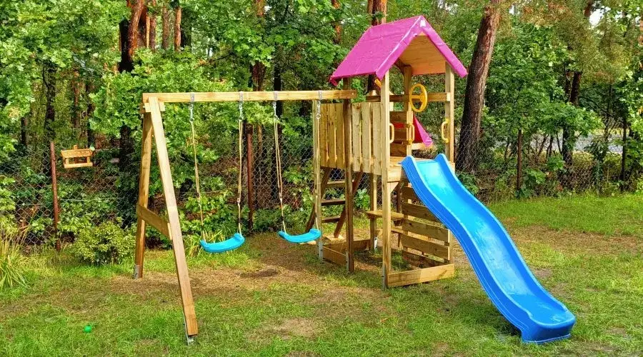 proste rekwizyty do zabawy na placu zabaw